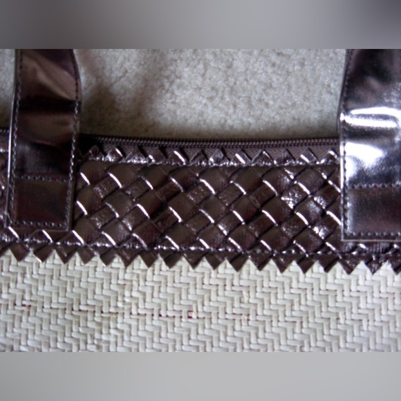 Elizabeth Arden Off White Straw Tote Bag With Metal Tone Detail (Bag Only) New - Picture 3 of 5